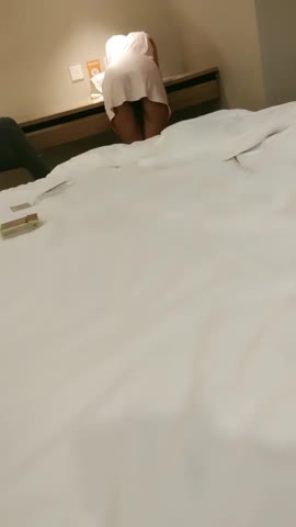 勁爆大神『91約妹達人』酒店約戰美臀新炮友 邊和閨蜜打電話邊騎乘做愛 高潮直叫老公 快點操我 露臉高清 勁爆大神『91約妹達人』酒店約戰美臀新炮友 邊和閨蜜打電話邊騎乘做愛 高潮直叫老公 快點操我 露臉高清